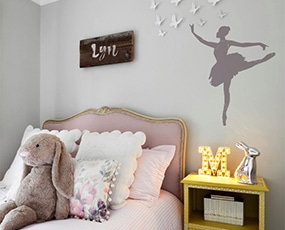 Sticker ballerine pour chambre Sticker ballerine dansante dans une chambre
