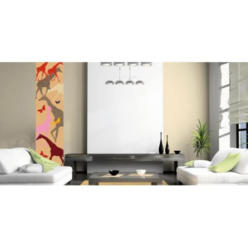 Créez une écrin de verdure avec le sticker Savane Girafe pour thèmes pour thèmeset Papillons ! mis en ambiance, 1ère proposition Sticker adhésif Savane Girafe et papillon multicouleur