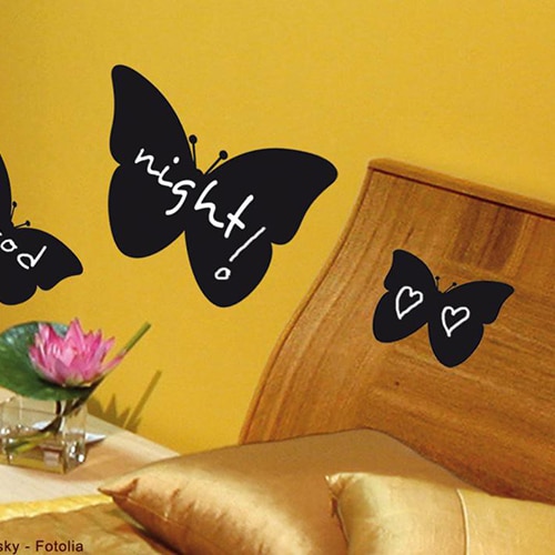 Sticker ardoise tableau noir Papillons Sticker autocollant ardoise tableau noir Papillons mis en ambiance dans une chambre