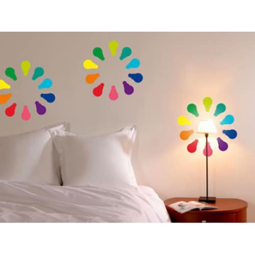 Offrez à votre intérieur une touche de couleur avec nos stickers Ampoules Couleurs Arc en Ciel ! mis en ambiance, 1ère proposition Stickers Muraux Ampoules multicolors