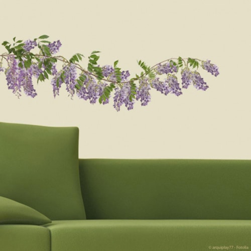 Créez une écrin de verdure avec le sticker Glycines ! mis en ambiance, 1ère proposition Sticker adhésif fleur Glycines au-dessus d'un canapé