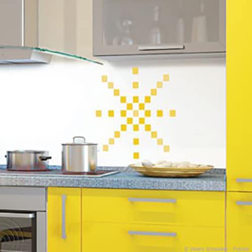Une déco décalée et unique avec le sticker Pixels Jaunes ! mis en ambiance, 2ème proposition Sticker Pixels Jaunes dans une cuisine