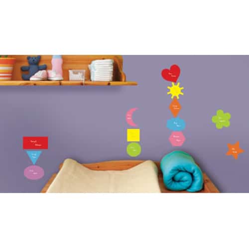Alliez l'utile à l'agréable avec nos stickers Formes Anglais/Français ! mis en ambiance, 1ère proposition Frise murale Stickers formes Anglais/Français