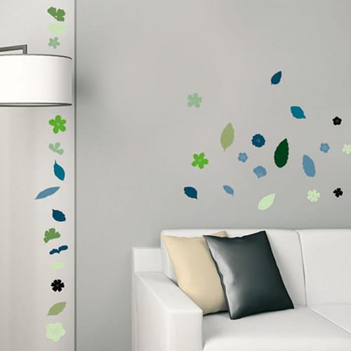 Créez une écrin de verdure avec le sticker Floraison Fleurs et Feuilles en camaïeu de bleu ! mis en ambiance, 1ère proposition Sticker adhésif Floraison Fleurs et Feuilles en camaïeu de bleu