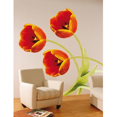 Créez une écrin de verdure avec le sticker Tulipe Courbée ! mis en ambiance, 2ème proposition Tulipe Courbée en autocollant géant dans un mur de salon