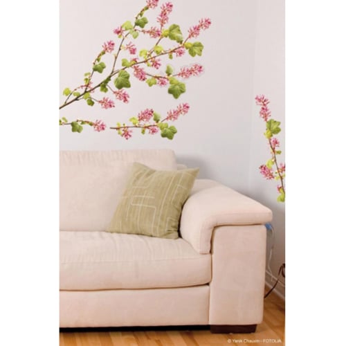 Créez une écrin de verdure avec le sticker Branches de Groseillier Sauvage ! mis en ambiance, 1ère proposition Sticker adhésif Branches de Groseillier Sauvage rose et vert
