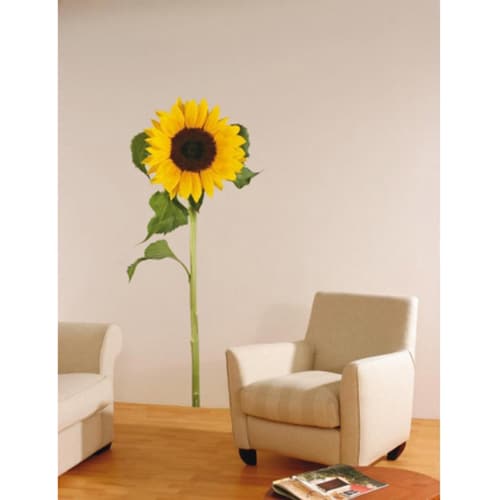 Créez une écrin de verdure avec le sticker géant Tournesol ! mis en ambiance, 2ème proposition Sticker fleur géant tournesol jaune dans un salon