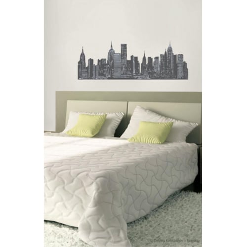 Découvrez et admirez avec le sticker Panorama en noir et blanc ! mis en ambiance, 1ère proposition sticker mural panorama de ville en noir et blanc mis en ambiance sur un mur clair