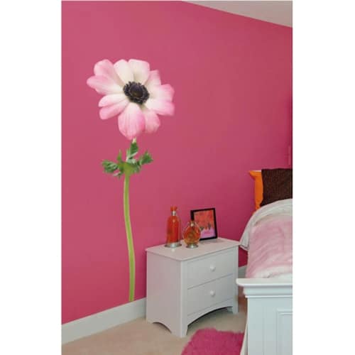 Créez une écrin de verdure avec le sticker Anémone Rose ! mis en ambiance, 1ère proposition Sticker de fleur géant Anémone Rose dans un salon