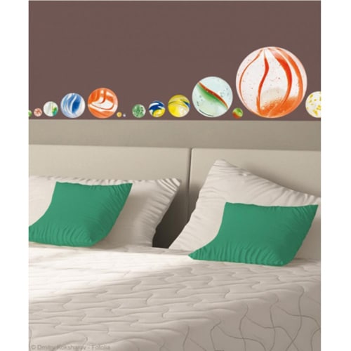 Plongez votre enfant dans son univers avec nos stickers Spirales de Billes ! mis en ambiance, 4ème proposition Sticker adhésif billes pour enfant
