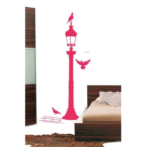 Offrez une touche de lumière avec notre sticker Réverbères framboise ! mis en ambiance, 2ème proposition Sticker adhésif Réverbères framboise