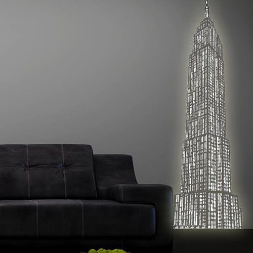 A l'abordage des USA avec nos stickers Grand Building de New-York lumineux ! Sticker mural lumineux gratte-ciel mis en ambiance sur un mur gris foncé