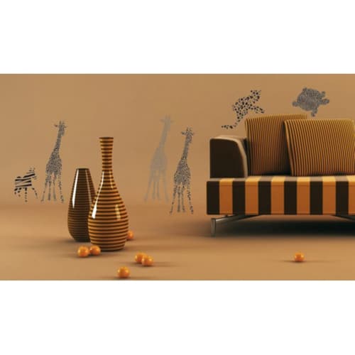 Créez une écrin de verdure avec le sticker Petites Silhouettes Animaux Sauvages ! mis en ambiance, 2ème proposition Sticker de la savane avec zebre et girafe en noir et blanc