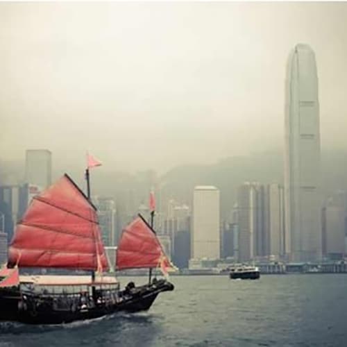 Créez un espace authentique avec notre sticker Jonques de la Baie de Hong-Kong ! sticker voilier baie de Hong-Kong