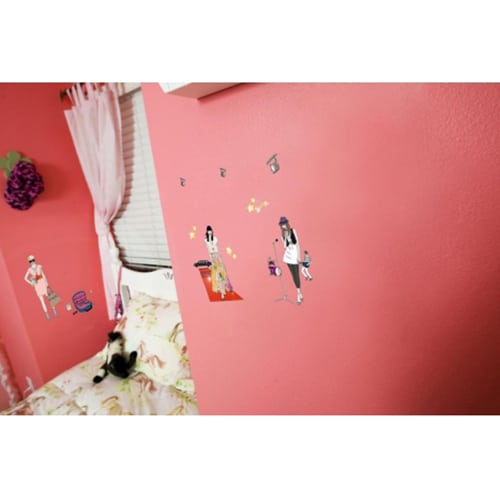 Faites de la chambre de votre ado un lieu unique avec notre sticker Mannequin Fille Star ! mis en ambiance, 4ème proposition Autocollants muraux Filles mannequins