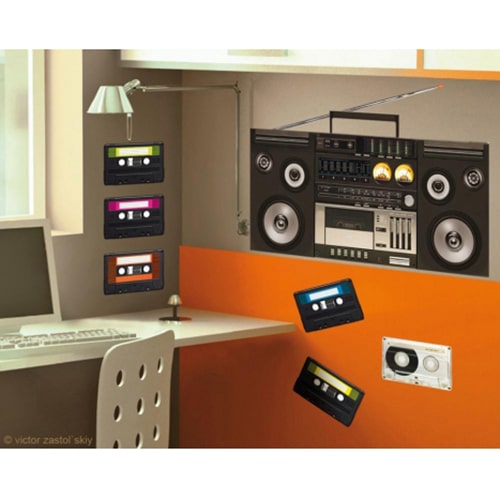 Un espace authentique avec le sticker Magnéto-Cassettes Ghetto style vintage ! mis en ambiance, 2ème proposition Sticker magnéto cassettes pour déco bureau
