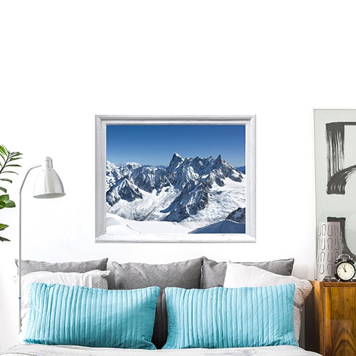 panoramique géant en trois bandes de papier intissé représentant la montagne et les neiges éternelles dans un salon moderne