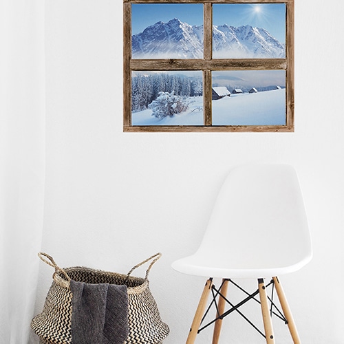 Fausse fenêtre adhésive en trompe-l'oeil Montagne sur mur de salle d'attente.