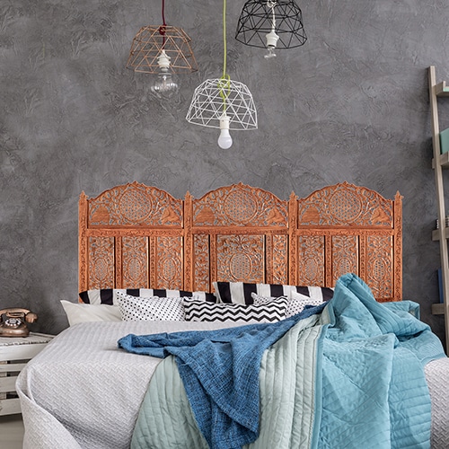Sticker Moucharabieh oriental pour tête de lit mis en ambiance sur mur gris foncé