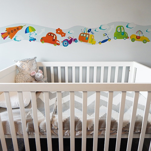 Sticker adhésif à colorier frise Oursons mis en ambiance dans une chambre pour bébé