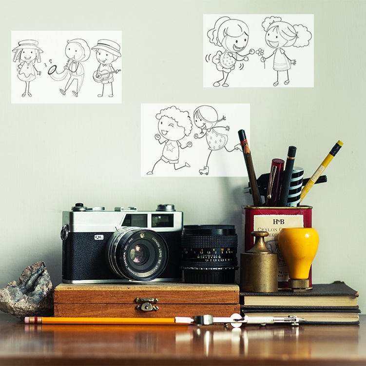 Stickers à colorier cartes d'enfants mis en ambiance Stickers autocollants cartes d'enfants en couleur mis en ambiance dans une pièce à vivre