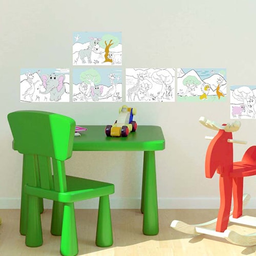 Stickers à colorier animaux d'Afrique Stickers adhésifs à colorier animaux de la savane mis en ambiance dans une pièce de jeu pour enfants