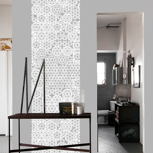 Choisissez nos stickers géants à colorier mis en ambiance, 1ère proposition Autocollant mural géant à colorier mis en ambiance sur un mur clair