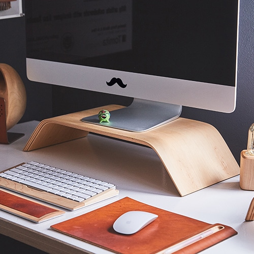 Stickers moustache mis sur ordinateur