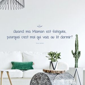 Citation enfant sur un mur dans un salon