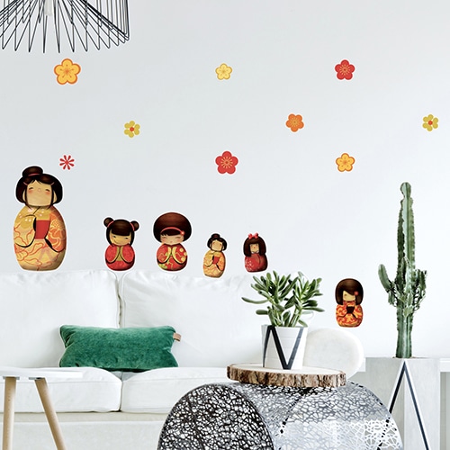Sticker Frise Cirque des Animaux Acrobabes sur mur clair avec coussins clairs