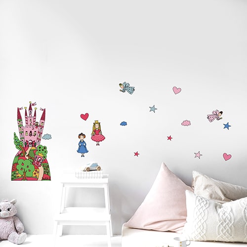 Sticker planche Château de Princesses dans une chambre d'enfant avec coussins clairs