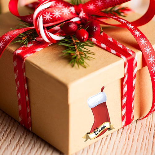 Sticker Étiquettes Cadeaux mise sur un paquet cadeau de noel
