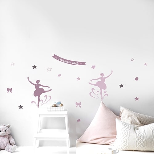 Sticker mural For you with love au dessus d'un lit dans une chambre