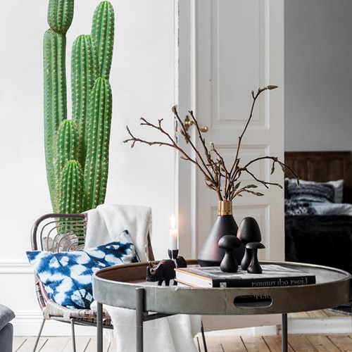 Sticker adhésif Géant Cactus dans un salon design