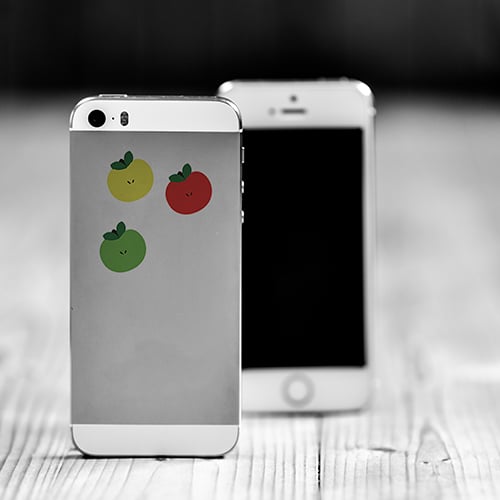 Téléphone décoré avec des mini-stickers