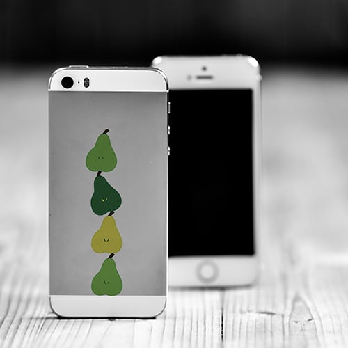 Mini-stickers de fruits, la poire, mis sur un smartphone iphone
