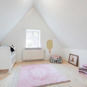 Sticker mural esquimau Glace avec Pépites roses pour enfants mis en ambiance dans une chambre de bébé