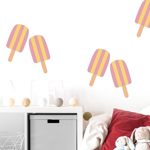 autocollants muraux déco esquimaux glacé rose et jaune pour enfants mis en ambiance sur un mur blanc