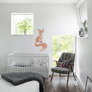 Sticker mural Renard pour enfants mis en ambiance sur un mur blanc d'une chambre de bébé