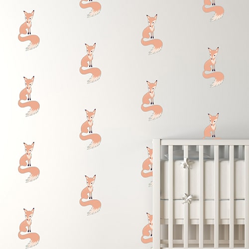 Mosaïque de Stickers muraux Renard pour enfants mis en ambiance sur le mur clair d'une chambre de bébé