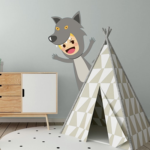 Sticker mural enfant déguisé en loup mis en ambiance dans une chambre pour enfant aux murs gris