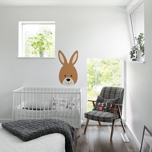 sticker mural petits lapins pour enfants mis en ambiance sur un mur blanc