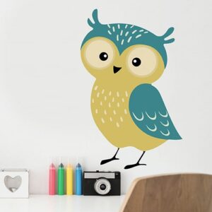 Sticker Hibou vert et jaune pour enfants mis en ambiance sur fond très clair