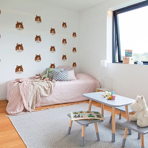 Sticker Tête de Cheval enfants mis en ambiance, 2ème proposition Mosaïque de stickers tete de cheval pour enfants sur le mur blanc d'une chambre pour enfant