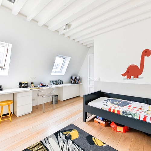 Sticker dinosaure rouge enfant avec ombre sur mur blanc dans une chambre pour enfants
