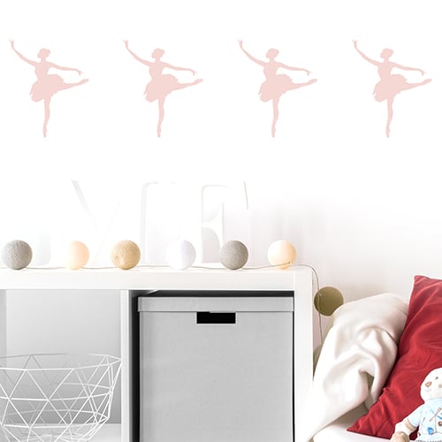 Bande des Stickers danseuses roses pour enfants mis en ambiance sur mur blanc