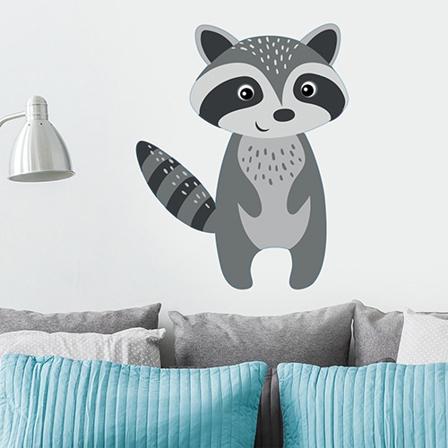 Grand sticker mural raton laveur sur un mur blanc