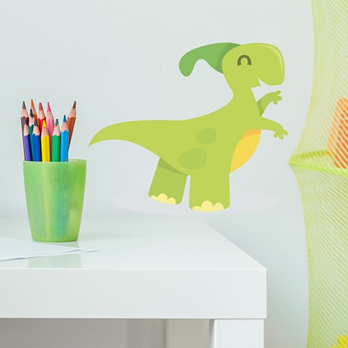 Sticker Dinosaure vert pour enfants à côté de crayons de couleur