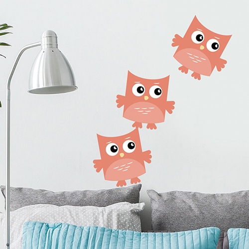 Sticker Hibou Pêche pour enfants mis en ambiance collé au mur d'un salon