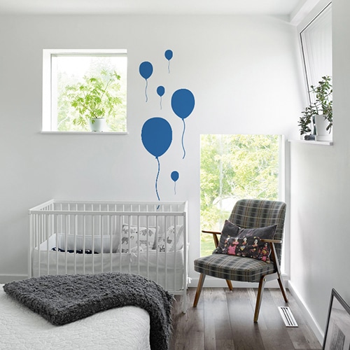 Sticker Ballon Bleu enfants collés au mur d'une chambre pour bébé